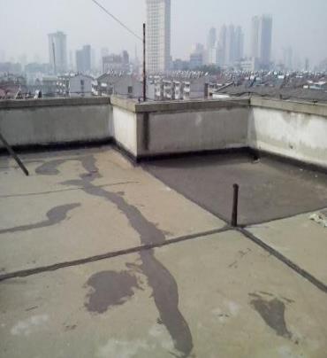 沙依巴克漏水维修 楼顶漏水是什么原因，楼顶漏水维修方法是什么?
